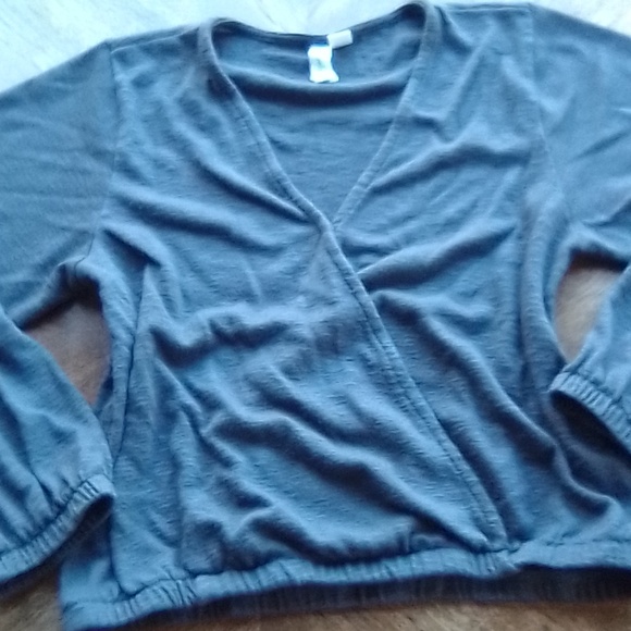 Long Sleeve Knit Top!!! - Picture 3 of 8